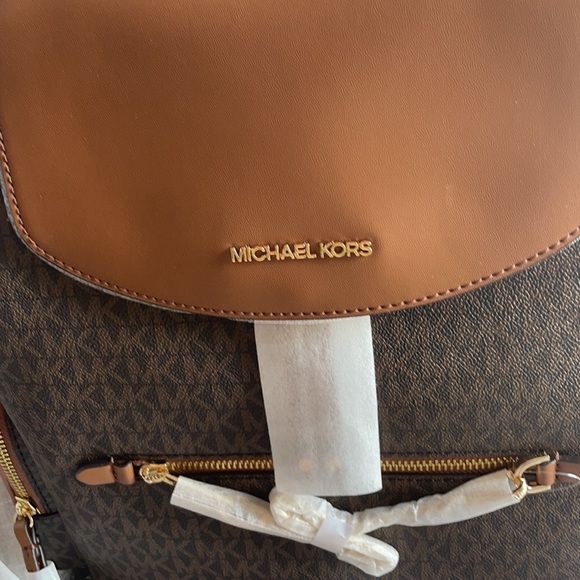 Michael Kors Abbey Large Signature Cargo Backpack - Picture 5 of 7